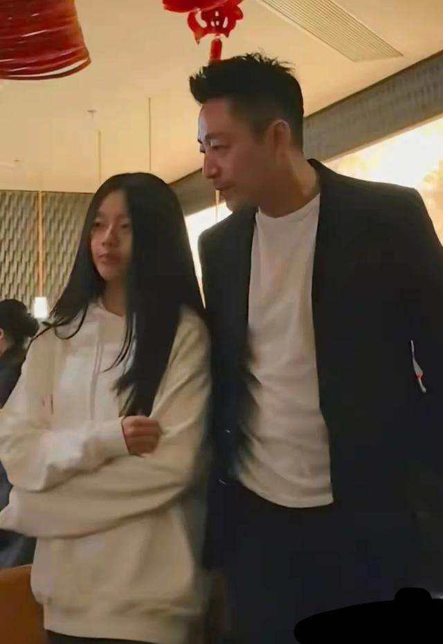 小玥儿和小霖霖陪伴马筱梅