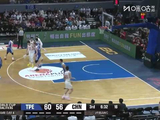 关键！进攻端陷入停滞时高诗岩三分果断出手命中帮助中国男篮迫近分差