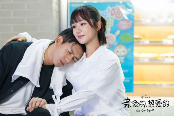 李现饰演韩商言，杨紫饰演佟年