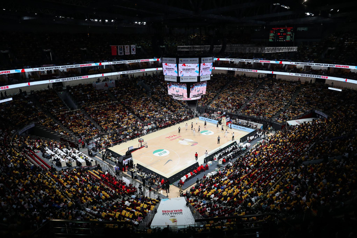 2025年11月28日，在2027男篮世界杯亚洲区预选赛第一阶段B组比赛中，中国队主场对阵韩国队。新华社发（韩启扬 摄）