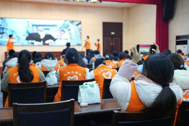 大家分享志愿服务精彩瞬间。张续亮/摄