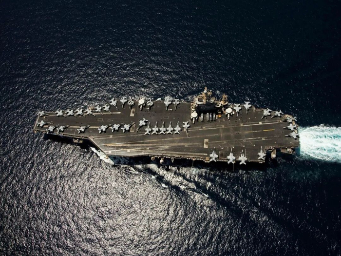 美国海军“林肯”号航母航行在阿拉伯海的资料照片