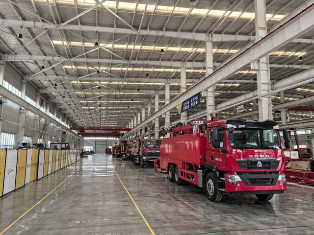 这是天津滨海新区中塘镇正方科技发展公司厂房里的车载智能修井机器人产线。新华社记者 杨文 摄