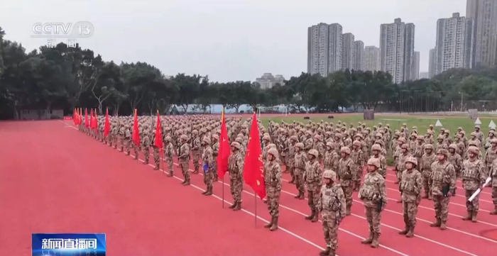 经中央军委批准，全军启用《预备役人员证》_手机新浪网