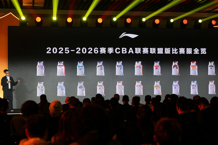 这是11月26日在新闻发布会上拍摄的新赛季CBA联赛比赛服。新华社记者 鞠焕宗 摄