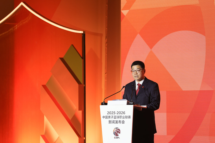 11月26日，中国篮球协会主席郭振明在新闻发布会上致辞。新华社记者 鞠焕宗 摄