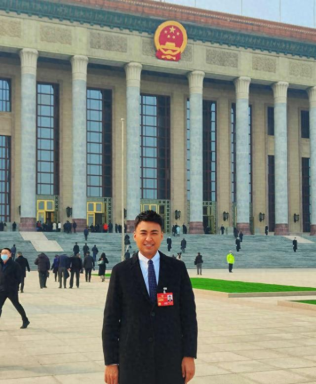 海尼扎提·托呼提委员。受访者供图