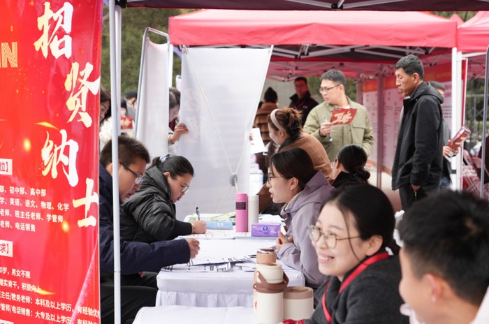 招聘现场。图/黄河新闻网