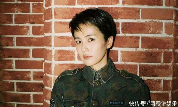  从武打小花到实力演员，白鹿用她倾尽全力的演出，为青春武打的时代画上了一个温柔的句号。这并非一个落幕，而是一次华丽的转身。因为，真正优秀的演员，绝不会让伤痛来定义自己。