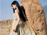 李一桐废土风造型， 小秀美背，变身塞外神女 ！