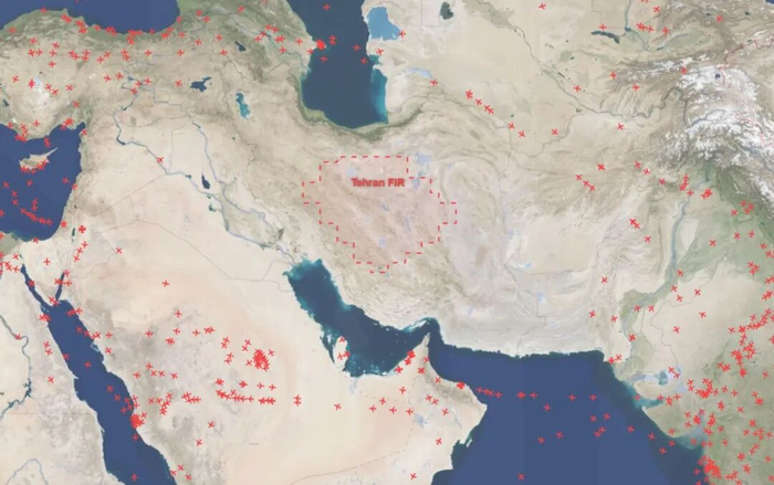 以上两图：冲突前后中东空域对比。