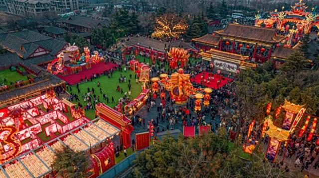 万岁山武侠城。图源：开封市文旅局