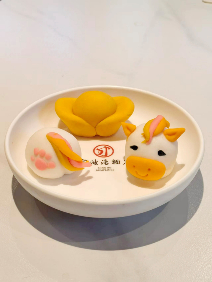 上海豫园宁波汤团店创新的“马型汤团”。受访者供图