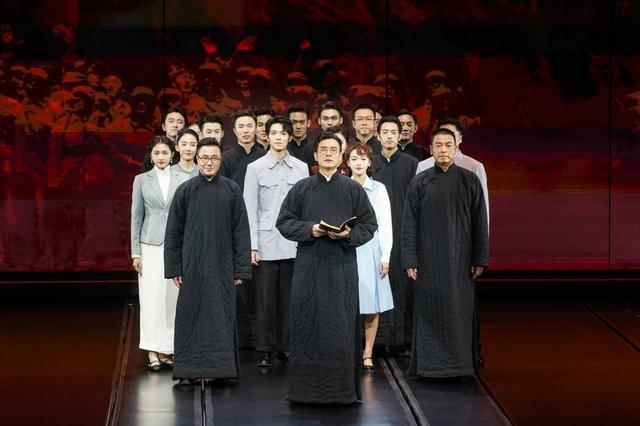 《抗战中的文艺》剧照