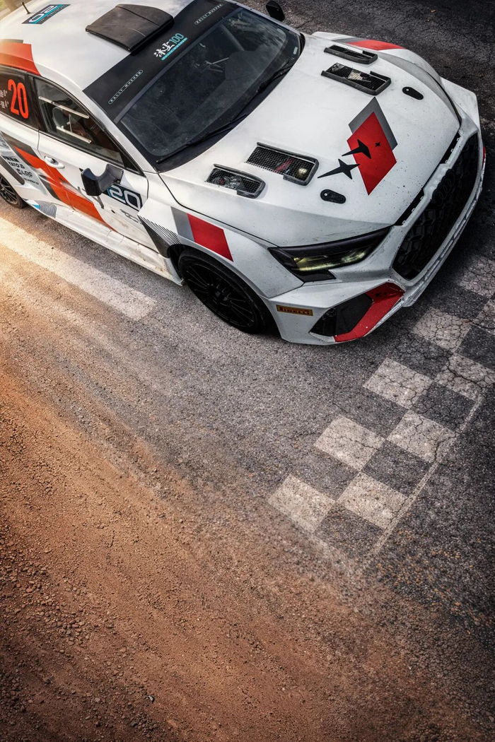 图片来源：飞驰人生3官方海报