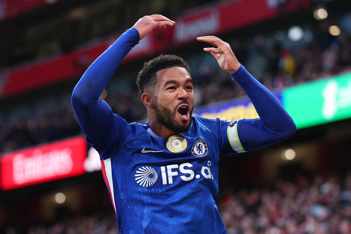 切尔西队长詹姆斯造成因卡皮耶自摆乌龙