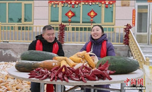图为科右中旗干群联动采编《村闻联播》，打开基层治理新篇章。 科右中旗委宣传部供图