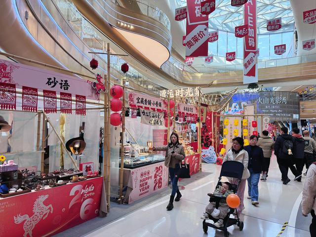 湾里三层中庭“漕运时光集”活动。本报记者陈强摄