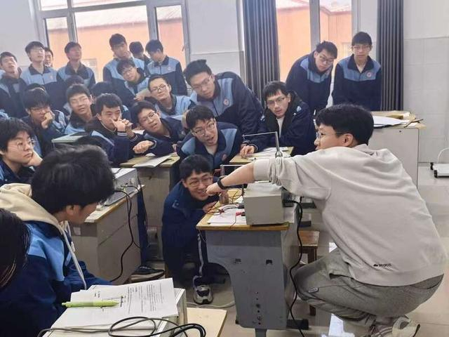 华东师大师生寒假奔赴全国各地县中调研。华东师大供图