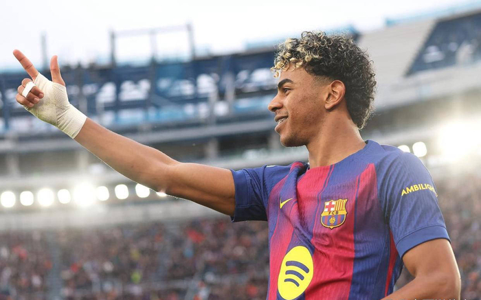 射手榜上，姆巴佩以23粒进球领跑，穆里奇紧随其后积16球。亚马尔凭借帽子戏法冲刺至13粒进球，跃升第三名。莱万最后阶段再下一城，目前以11球排名第六。莫里罗本轮未能破门，仍以9球与维尼修斯、索尔洛特等人并列进入前十强。整体来看，本轮比赛不仅改变了积分榜格局，也为下半程冠军争夺埋下更多悬念。