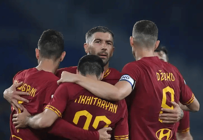 交锋往绩呈现一边倒态势。尤文5胜4平1负占据绝对优势，本赛季首回合更是在主场2-1击败罗马。但罗马主场对阵尤文历来不虚，近5次主场仅1负。综合来看，罗马防守固若金汤且以逸待劳，尤文则身心俱疲且锋线哑火。数据普遍看好小比分结局，一场闷平或许是最可能的结果。预测：罗马 1-1 尤文图斯