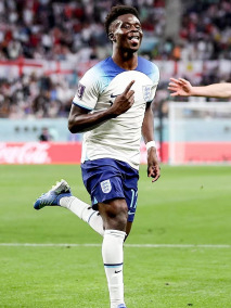 世界杯首秀梅开二度