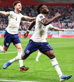 世界杯首秀梅开二度