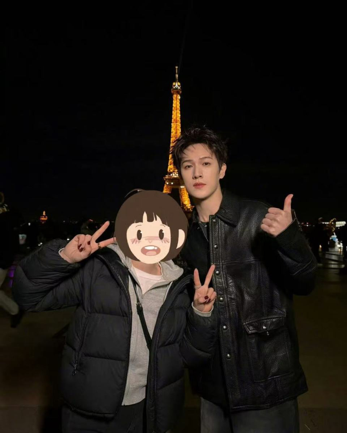 路人晒与李昀锐的合照