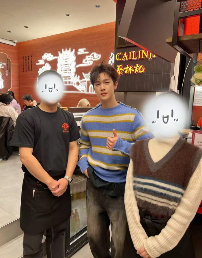 店主晒与李昀锐的合影