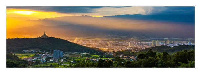 “黎明之城”芒市。徐翔 摄