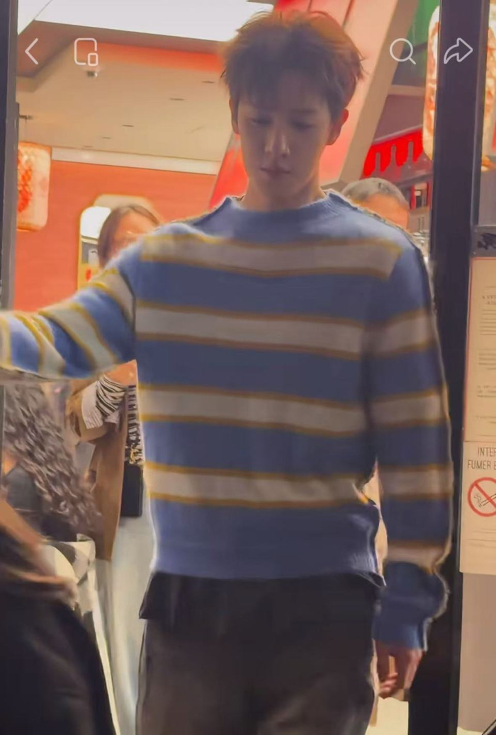 网友在巴黎蔡林记偶遇李昀锐的视频截图