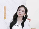 刘诗诗品牌直播全程：刘诗诗长发眼镜造型亮相直播！