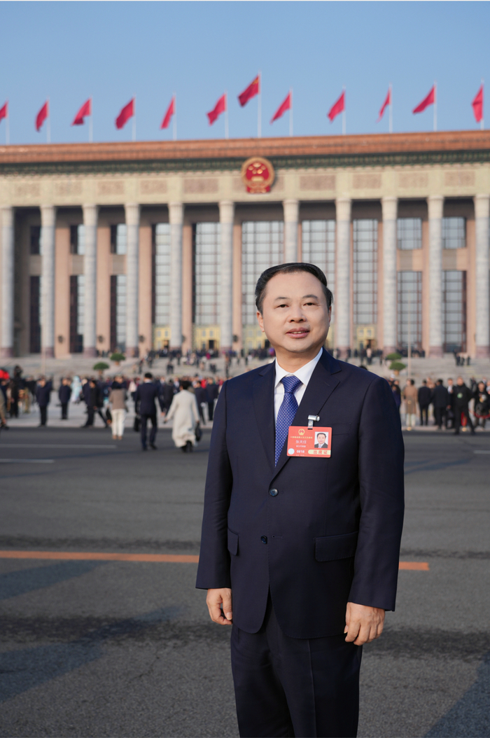 呼吁降低网约车司机负担!全国人大代表、天能控股董事长张天任:建议平台抽成设上限,提高保费分担比例__财经头条__新浪财经