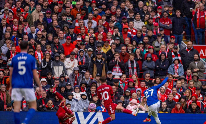 接下来几周有狼队双线加欧冠淘汰赛，他能不能及时回来融入调整后的节奏还不一定。但这段经历至少说明，足球没那么多一劳永逸的事，高价球星的光环有时盖住整体需要，真正融合往往藏在那些不起眼的微调里。时间会证明一切。