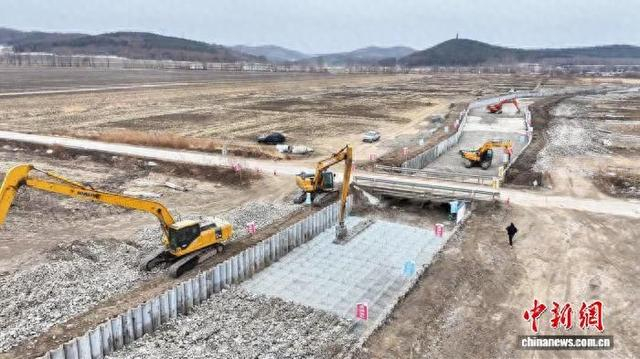 密山市推进2025年高标准农田建设项目。张驰 摄