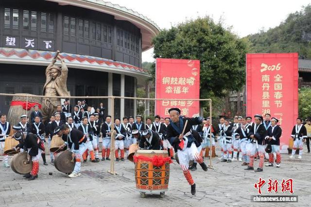 图为白裤瑶打铜鼓比赛。韦乐 摄