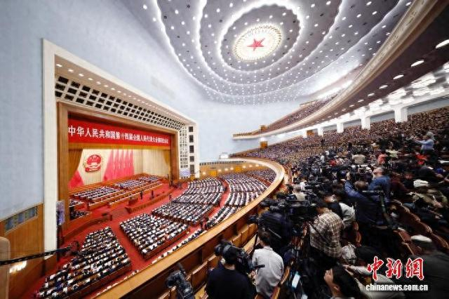 3月5日，十四届全国人大四次会议开幕会在北京人民大会堂举行。 中新社记者 韩海丹 摄