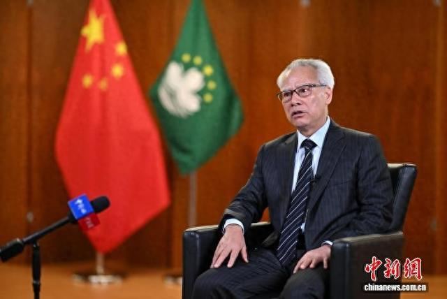 3月4日，澳门特别行政区行政长官岑浩辉在北京接受中新社记者独家专访。中新社记者 赵文宇 摄