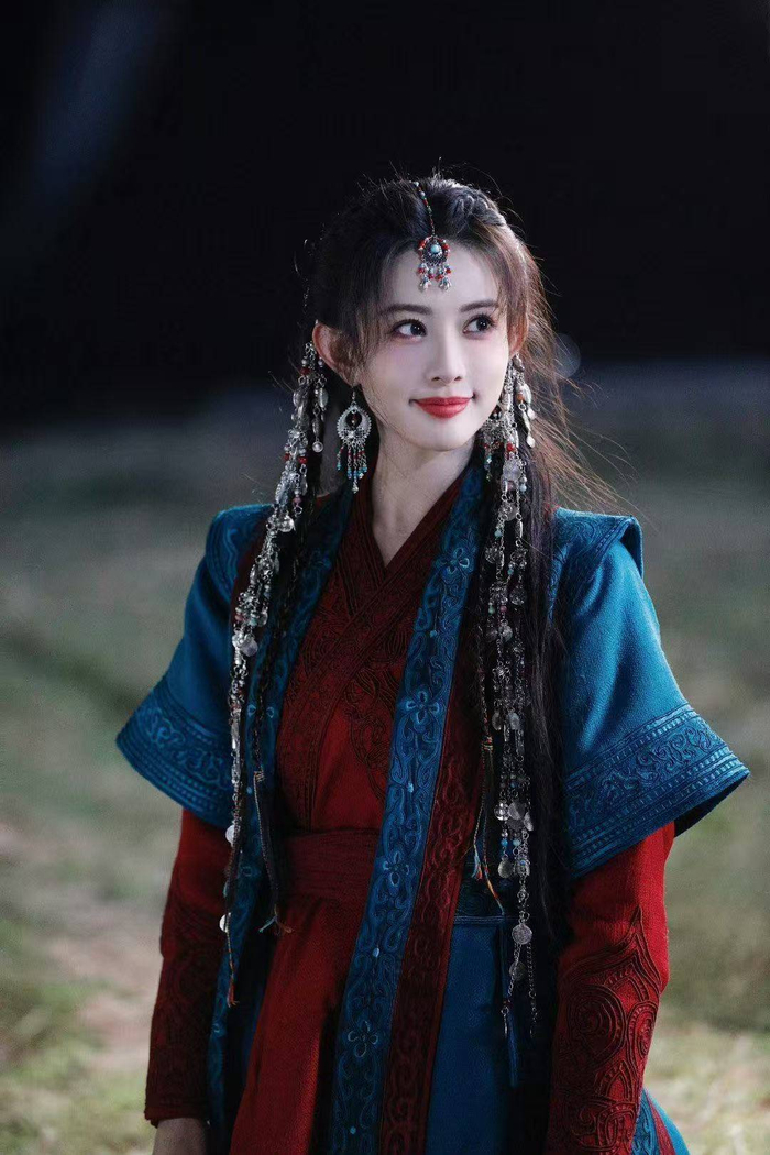 当然，热闹的背后也伴随着理性的声音。有观众指出，过度营销CP感可能会引发审美疲劳，也有部分网友对孟子义的舞蹈力度提出了客观评价。但不可否认的是，这场宣发成功地让大众记住了《尚公主》这部剧。据悉，两人还将在近期合体录制热门综艺《奔跑吧》，延续荧幕前的默契。无论如何，这场元宵节的“甜蜜陷阱”已然达成其宣传目的，至于两人在剧中的更多精彩故事，或许正如粉丝所言，真正的“完整版”永远在下一场营业里，值得我们继续期待。