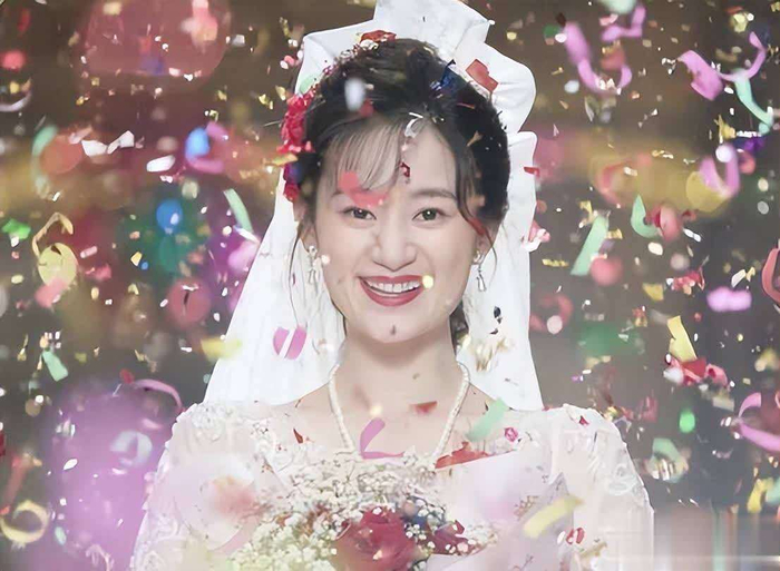  03 结语 眼下，王天辰正在同时出演两部年代剧，其中在《纯真年代的爱情》中，他是那个深情内敛的医生；而在《岁月有情时》中，他又变成了青涩学霸夏雷。两位截然不同的角色，展现了王天辰作为演员的可塑性，也为他年代剧专业户的头衔增添了不少分数。虽然王天辰一直以来戏红人不红，但十多年来他塑造的每一个角色，都是他积累的脚印。内娱市场不缺流量，却缺少像王天辰这样踏实的演员。希望这位踏实的演员，能够拥有更多机会，让更多观众看到他的实力与魅力。