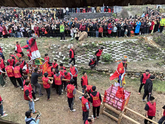 3月3日，福建连城县罗纺乡举办民俗活动“走古事”。本文图片除署名外，均为澎湃新闻记者 韩雨亭 摄