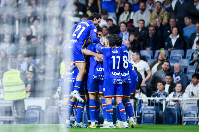 　　3月2日，赫塔菲队球员得分后庆祝。新华社发（古斯塔沃·巴连特摄）