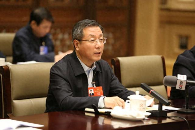 3月5日，全国人大代表、北京丰台区委书记王少峰在发言。田洪俊/摄