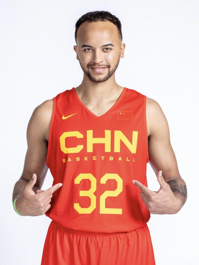 中国男篮下一个归化目标？25岁NBA球员，与李凯尔一样有中国血统__财经头条__新浪财经