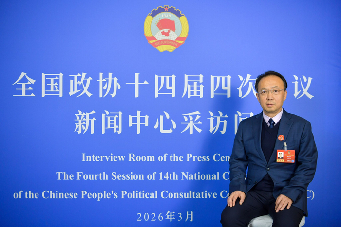 全国政协委员、中国科学院院士、清华大学化学系教授李景虹。受访者供图