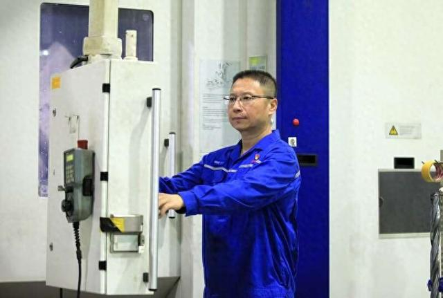 傅国涛在工作中。受访者供图