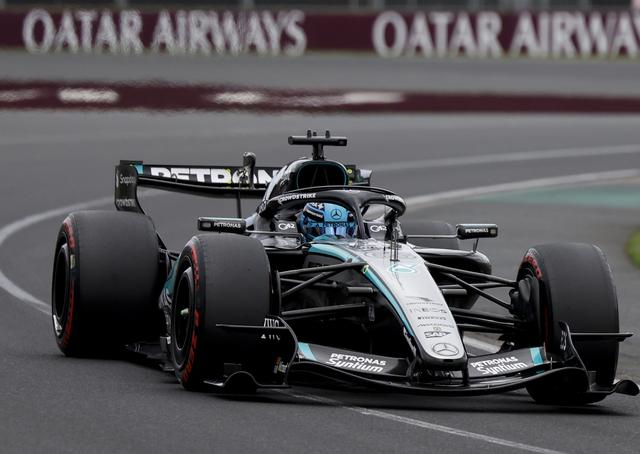 ↑ 梅赛德斯车队英国车手拉塞尔在排位赛中。 新华社记者 马平 摄