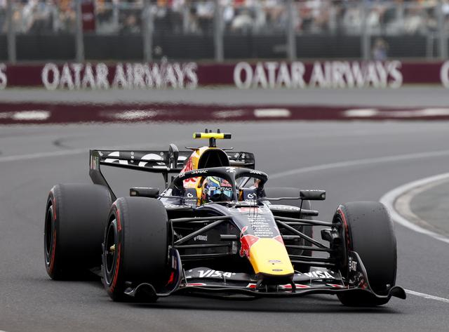 ↑ 红牛车队法国车手哈贾尔在排位赛中。 新华社记者 马平 摄