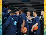 CBA全明星赛球员提前适应场地，现场氛围轻松