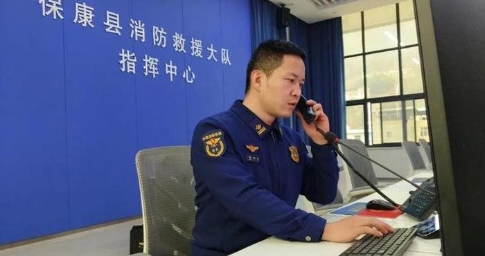 大山中手机欠费无法导航，货车司机拨通了119